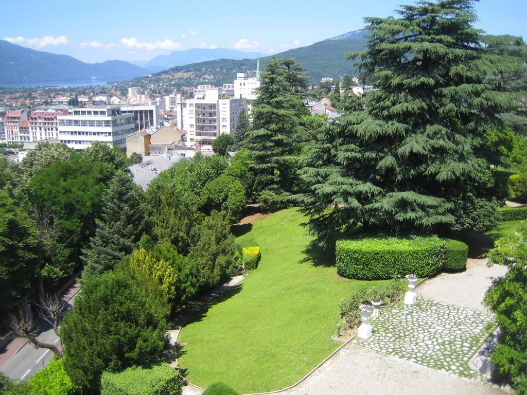 Aux Meubles Du Manoir Aparthotel Aix-les-Bains Exterior photo