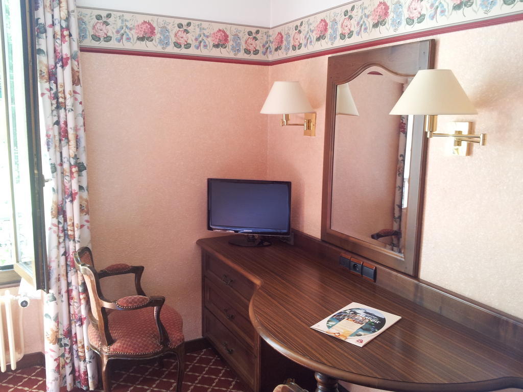 Aux Meubles Du Manoir Aparthotel Aix-les-Bains Room photo